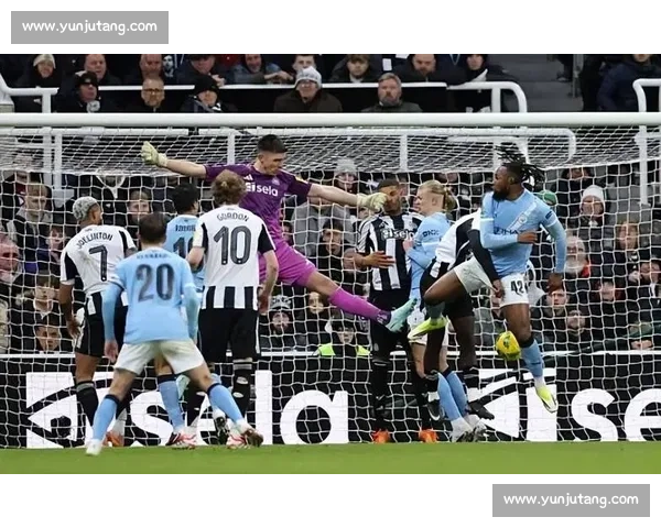 纽卡欲用波普换曼城新星特拉福德，利兹联伺机截胡