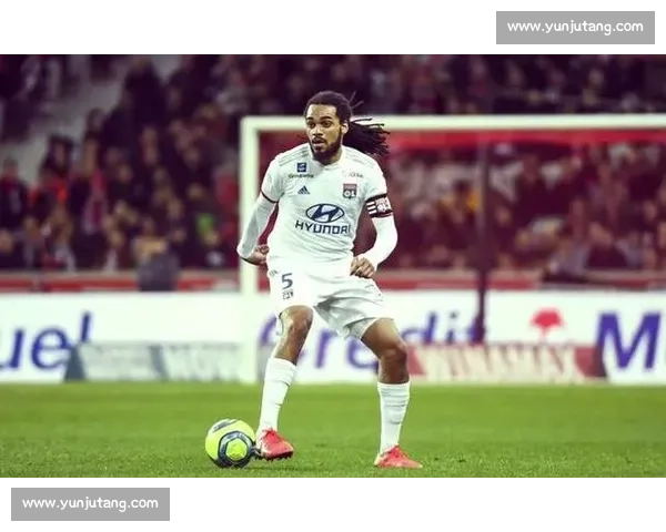 欧洲红魔的纯粹坚守：从低谷到巅峰的足球信仰